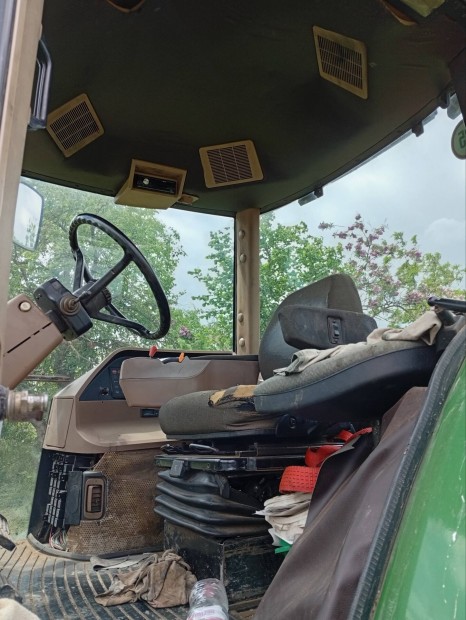 John Deere 8300 elad!