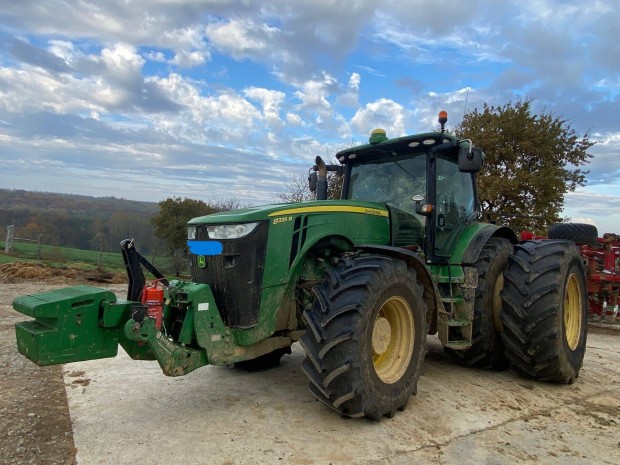 John Deere 8335R traktor ikerkerkkle