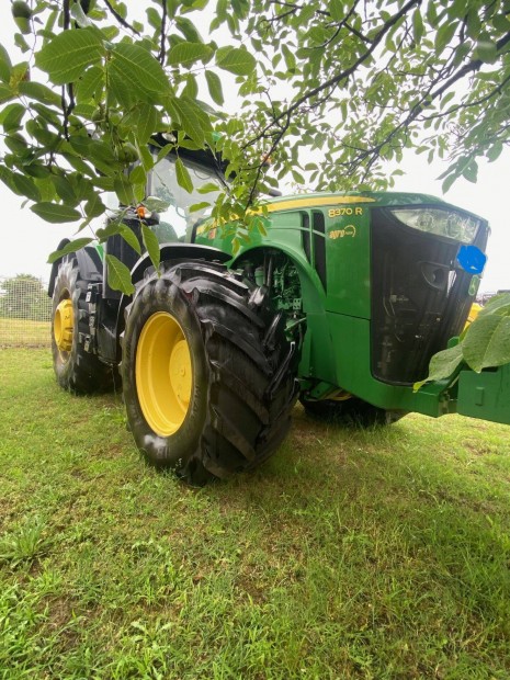 John Deere 8370R traktor ikerkerkkel