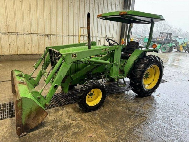 John Deere 870