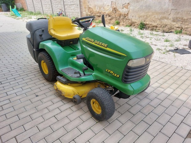 John Deere LTR 155 fűnyíró traktor