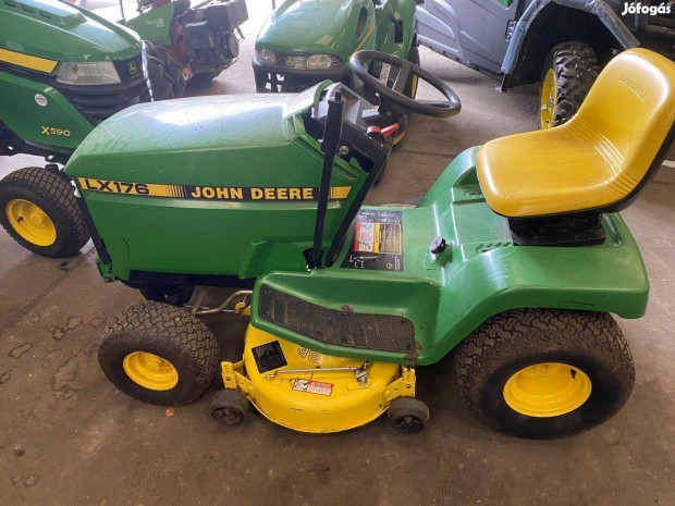 John Deere LX 176