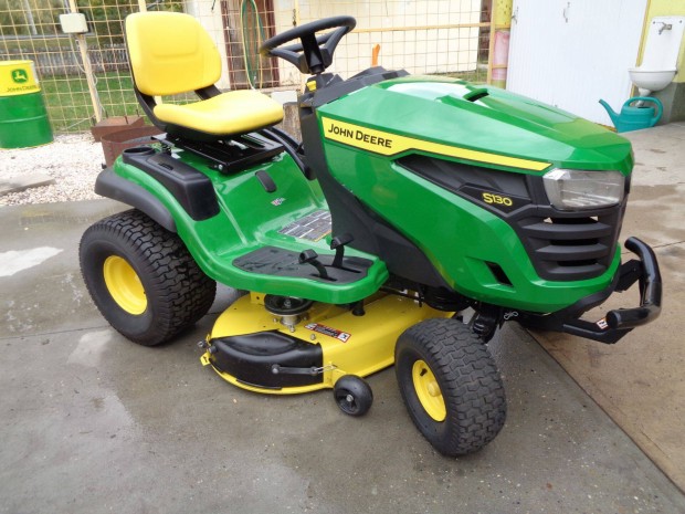 John Deere S130 USA 22 Le 2 hengeres fűnyírótraktor fűnyíró traktor