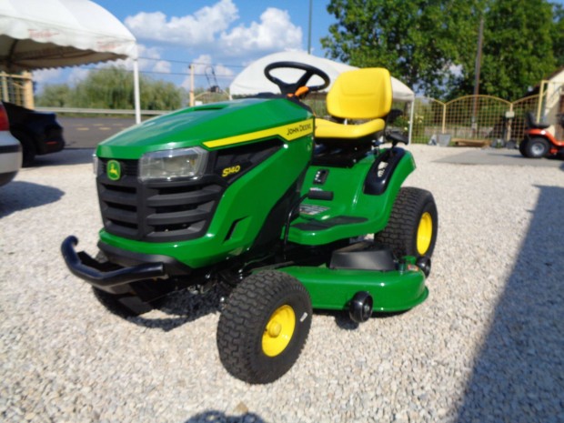 John Deere S140 USA 22 Le 2 hengeres Fűnyírótraktor Fűnyíró traktor