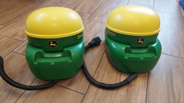 John Deere Starfire 3000 antenna