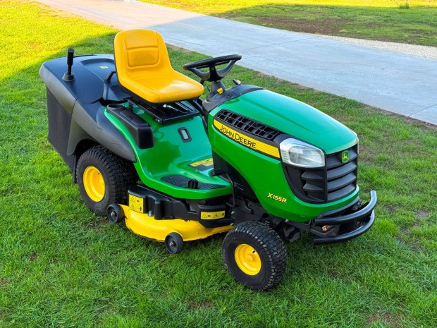 John Deere X155R fűnyíró traktor