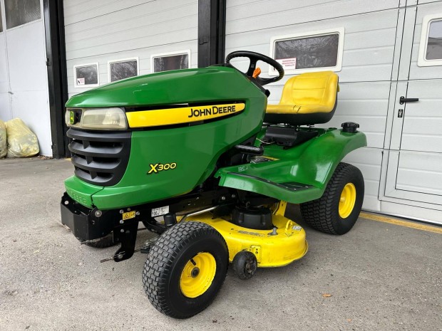 John Deere X300 V2 17 HP Kavaszaki fnyr traktor fnyrtraktor