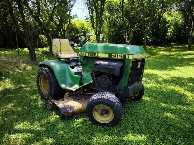 John Deere fűnyíró traktor, fűnyírótraktor, kerti traktor
