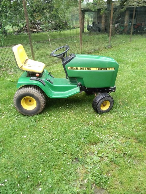 John Deere fnyrtraktor 