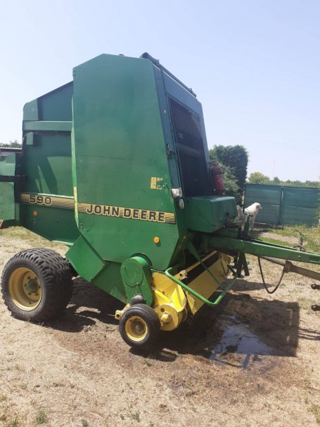 John Deere körbálázó