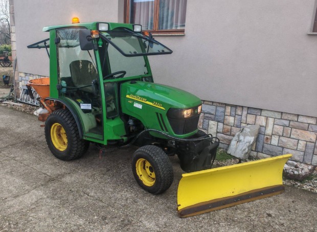 John Deere traktor 4x4 h�tol� lap, kabin ,kev�s �zem�ra h�tol�s