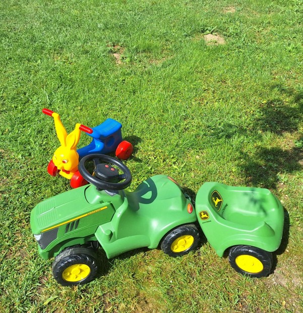 John Deere traktor ajándék nyuszimotorral
