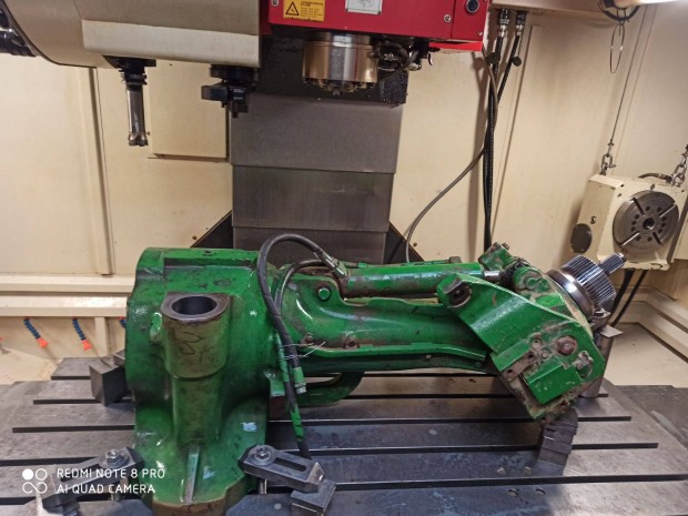 John Deere traktor tolgmes rakodgpek alkatrzeinek gyrtsa