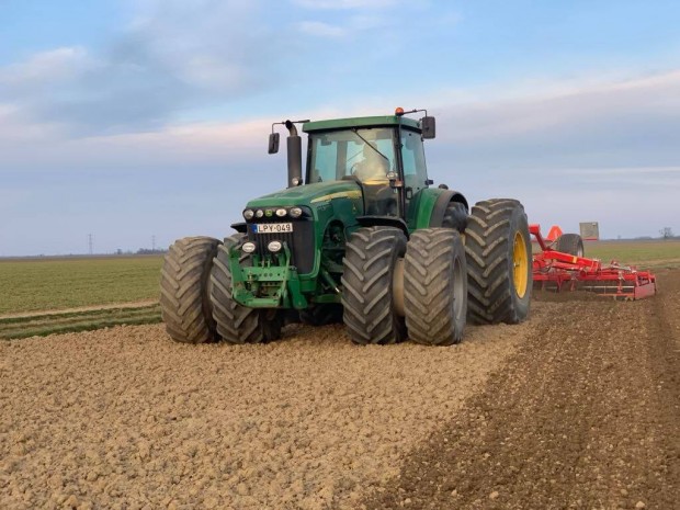 John deere 8220