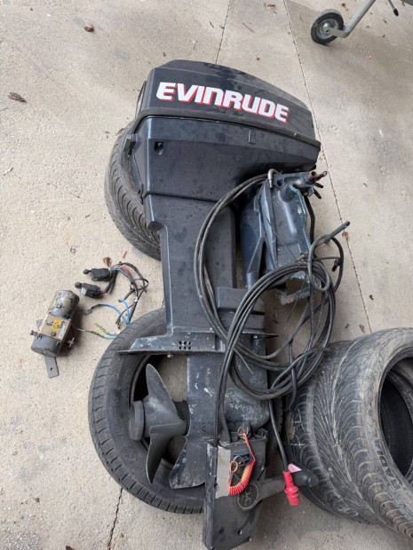 Johnson 737 haj�motor 40le elad� 2t