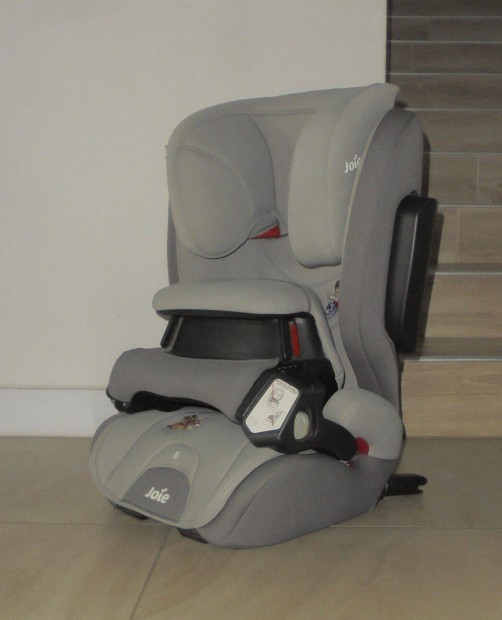 Joie Traver i-size isofix aut�s�l�s 9-36kg