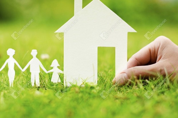 J�l megk�zel�thet� telek elad�!