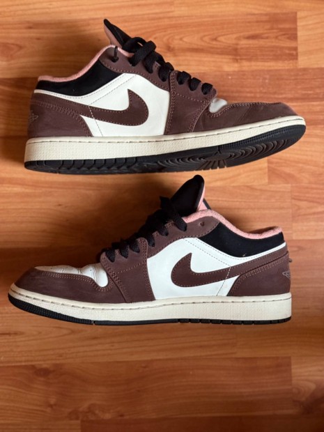 Jordan 1 Low Mocha