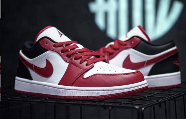 Jordan 1 Low Reverse 'Black Toe' (43, 44)