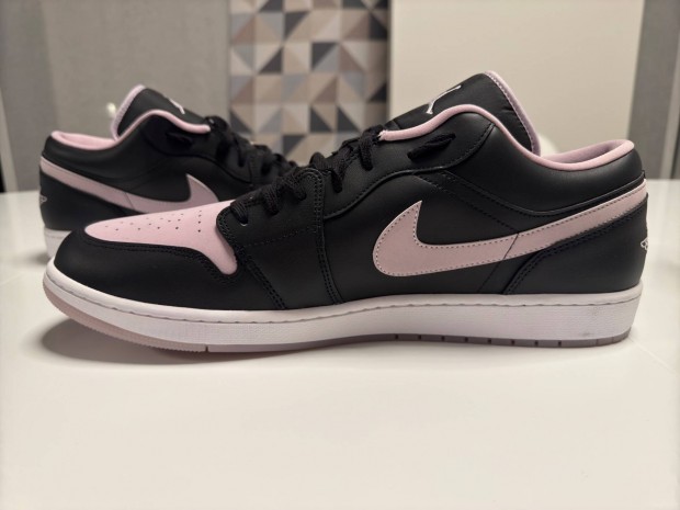 Jordan 1 Low SE Black/ Iced Lilac-White 52.5