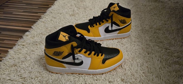 Jordan 1 Mid Taxi 45