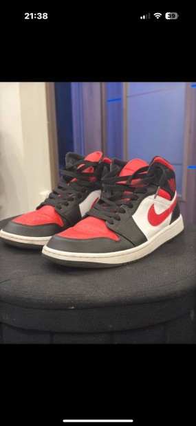 Jordan 1 Mid bred toe