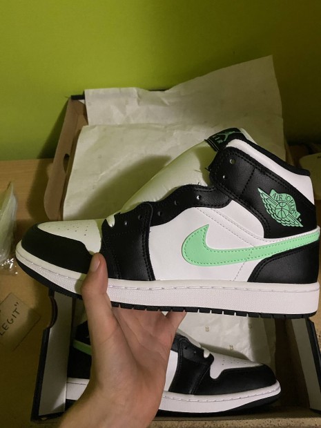 Jordan 1 "green glow"?