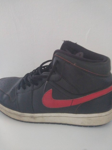 Jordan 1 black team red 42.5