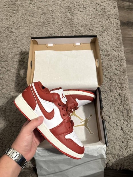 Jordan 1 low dune red