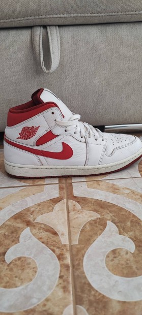 Jordan 1 mid se "Dune Red"