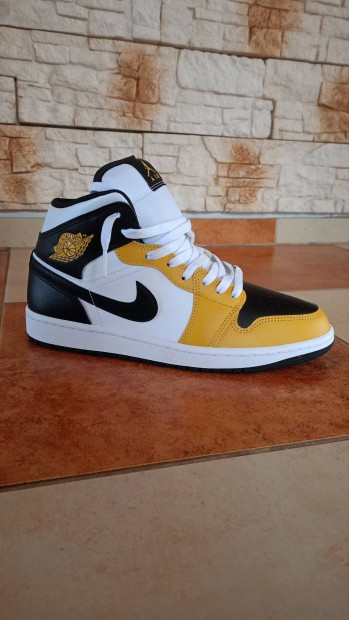 Jordan 1 yellow orchie black-white 