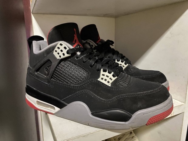 Jordan 4 Bred (2019)