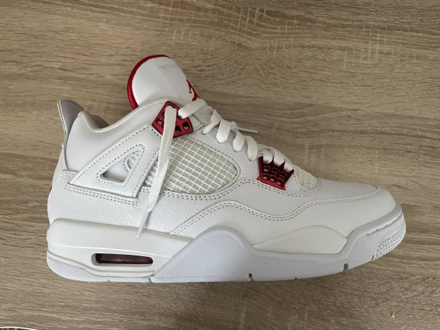 Jordan 4 Metallic Red