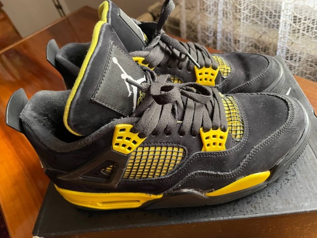 Jordan 4 Yellow Thunder