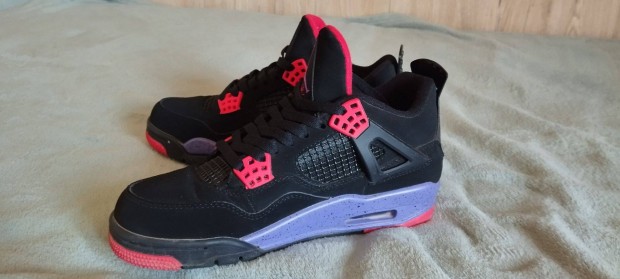 Jordan 4 lila-fekete