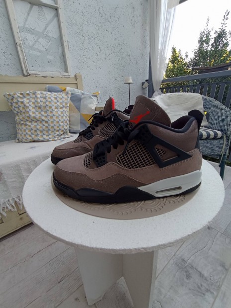 Jordan 4 taupe haze 45 mret