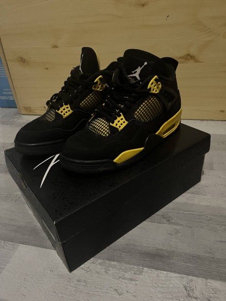 Jordan 4 yellow tunder retro 