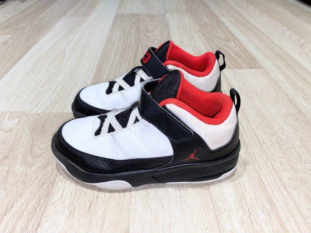 Jordan Max Aura 3 sportcip 33.5 -es