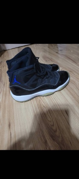 Jordan Retro 11 Space Jam cip 40-es 