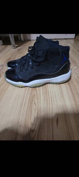 Jordan Retro 11 Space Jam cip 40-es 