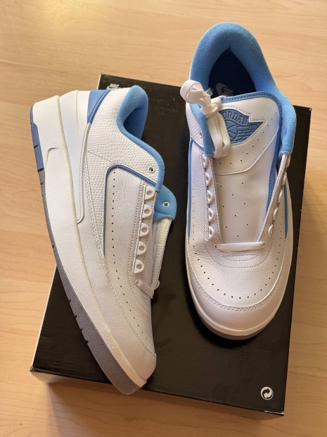 Jordan Retro 2 low UNC University Blue (48,5)