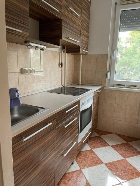 J�sav�rosban 36 nm-es fel�j�tott lak�s kiad�! 13508