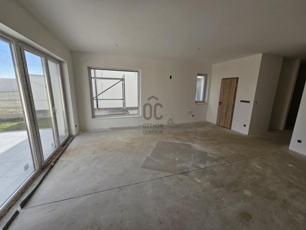 J�zsak�zpont Lak�park II. �tem�ben elad�k azonnal k�lt�zhet�, 184 m2-e