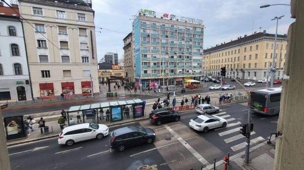 József körúti felújítandó lakás eladó!