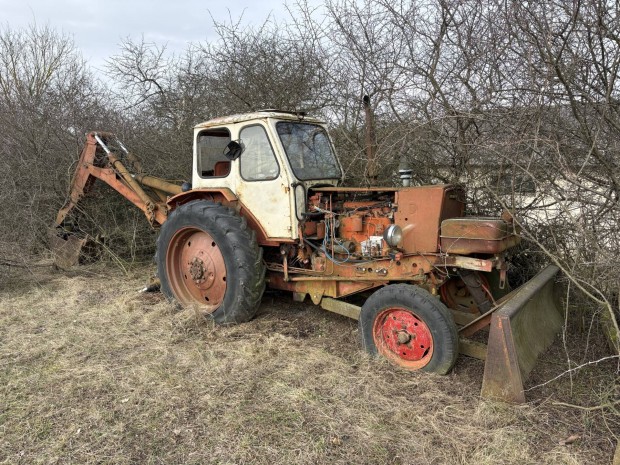 Jumz Eo traktor arok�s�val,tol�lappal