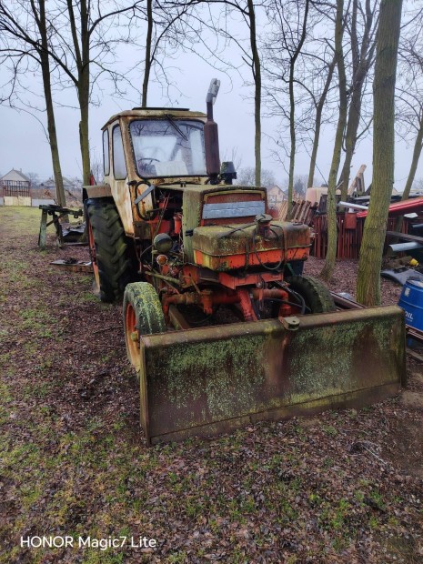 Jumz rakod� elad� 