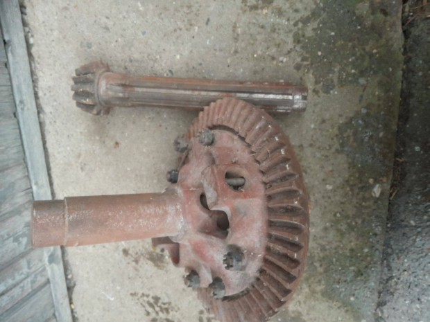 Jumz traktor differenciálmű alkatrész