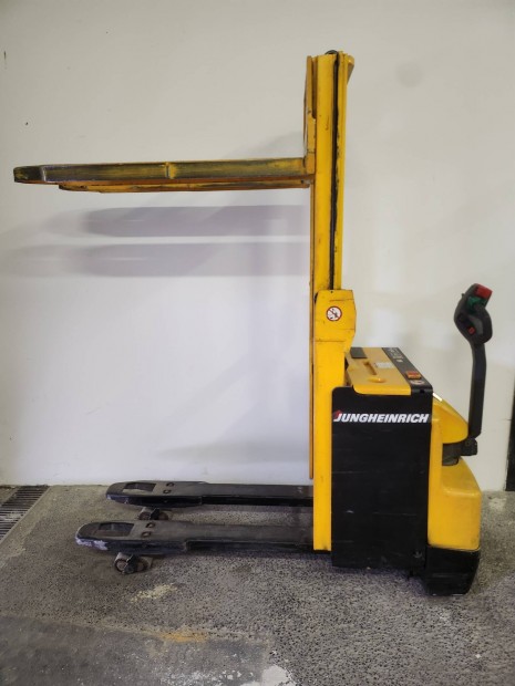 Jungerlich Raklapemel elektromos targonca! 