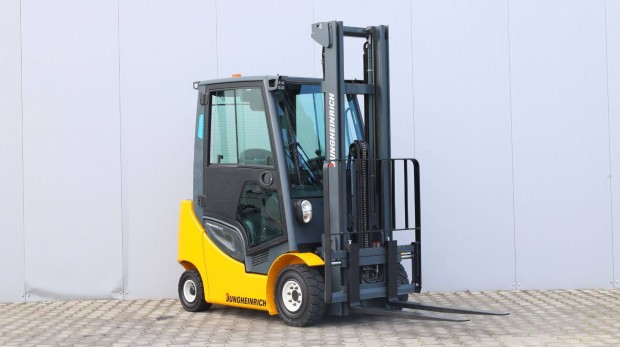 Jungheinrich DFG320s 2 tonnás dízel targonca