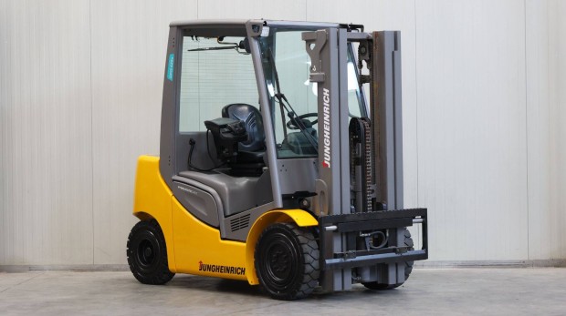 Jungheinrich DFG 425s 2,5 tonnás dízel targonca